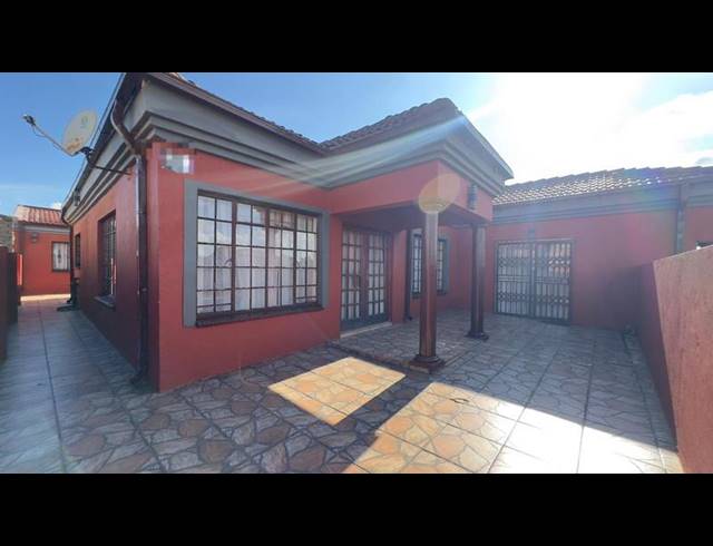 5 BEDROOM HOUSE FOR SALE IN NELLMAPIUS EXT 4